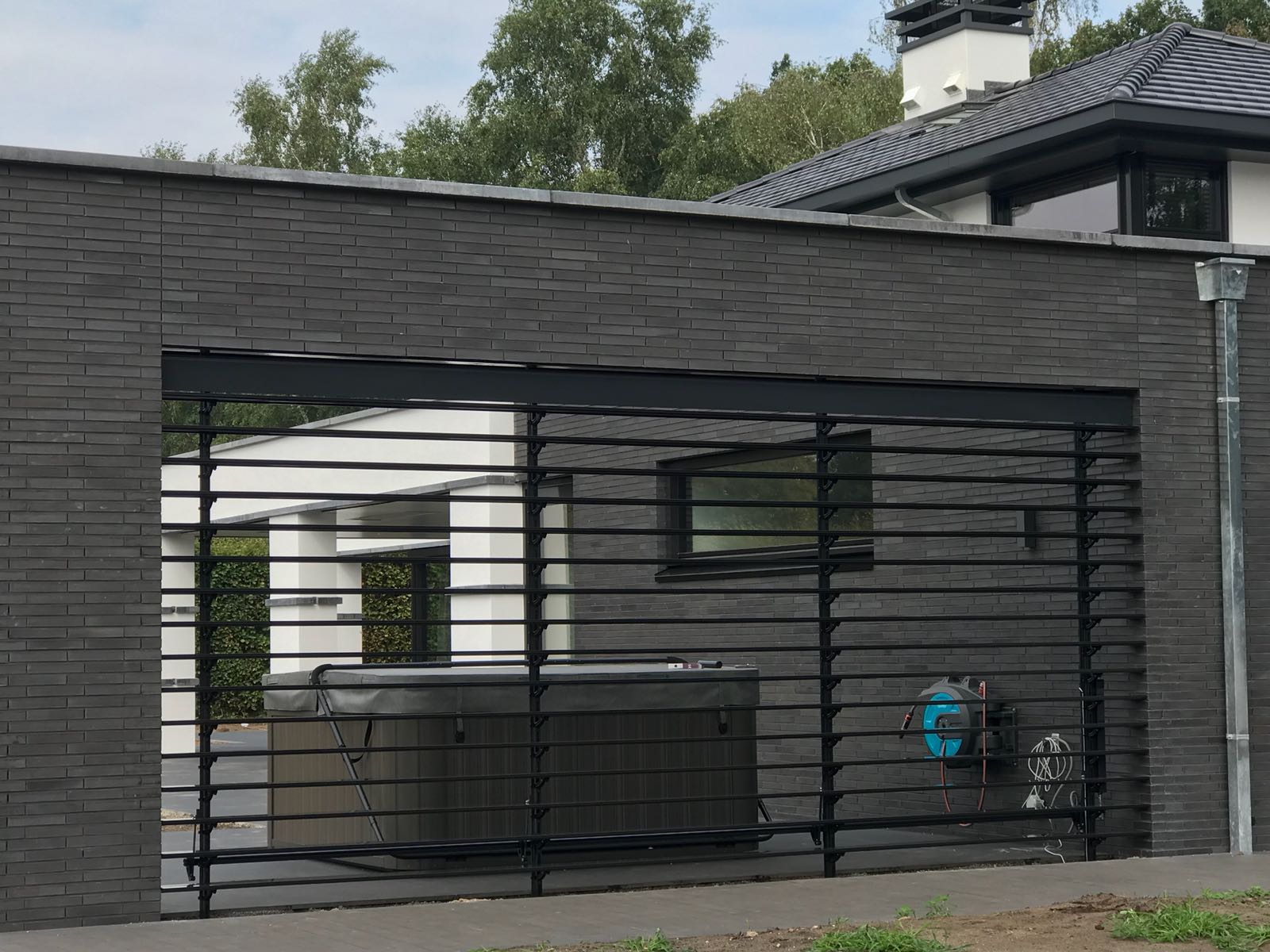 Lamellenwand bij terras in open stand