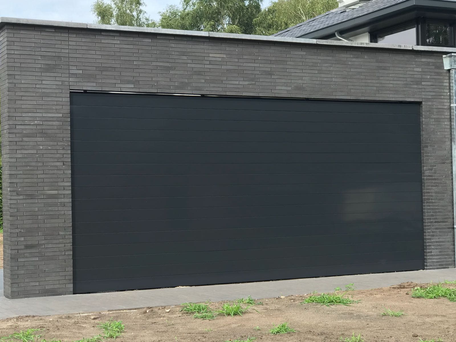 Lamellenwand bij terras in gesloten stand