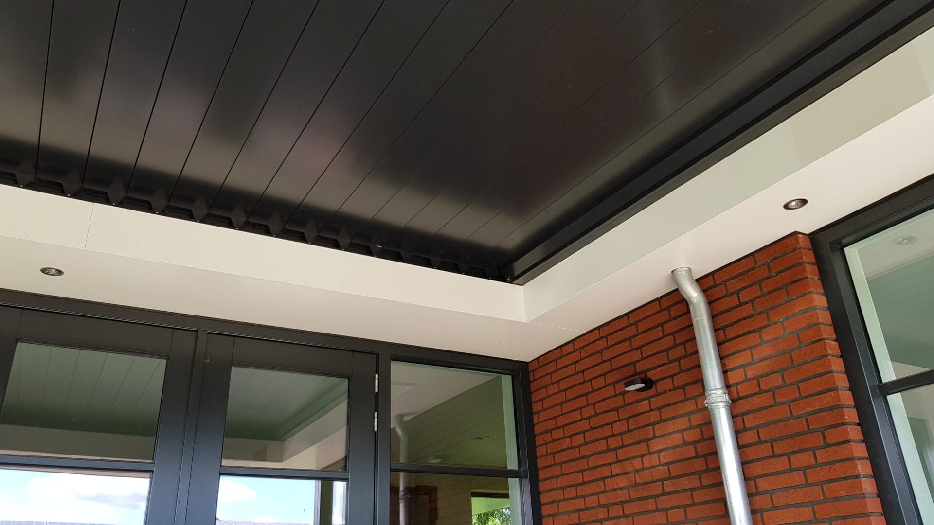 Close-up Quadro inbouw lamellendak in gesloten stand