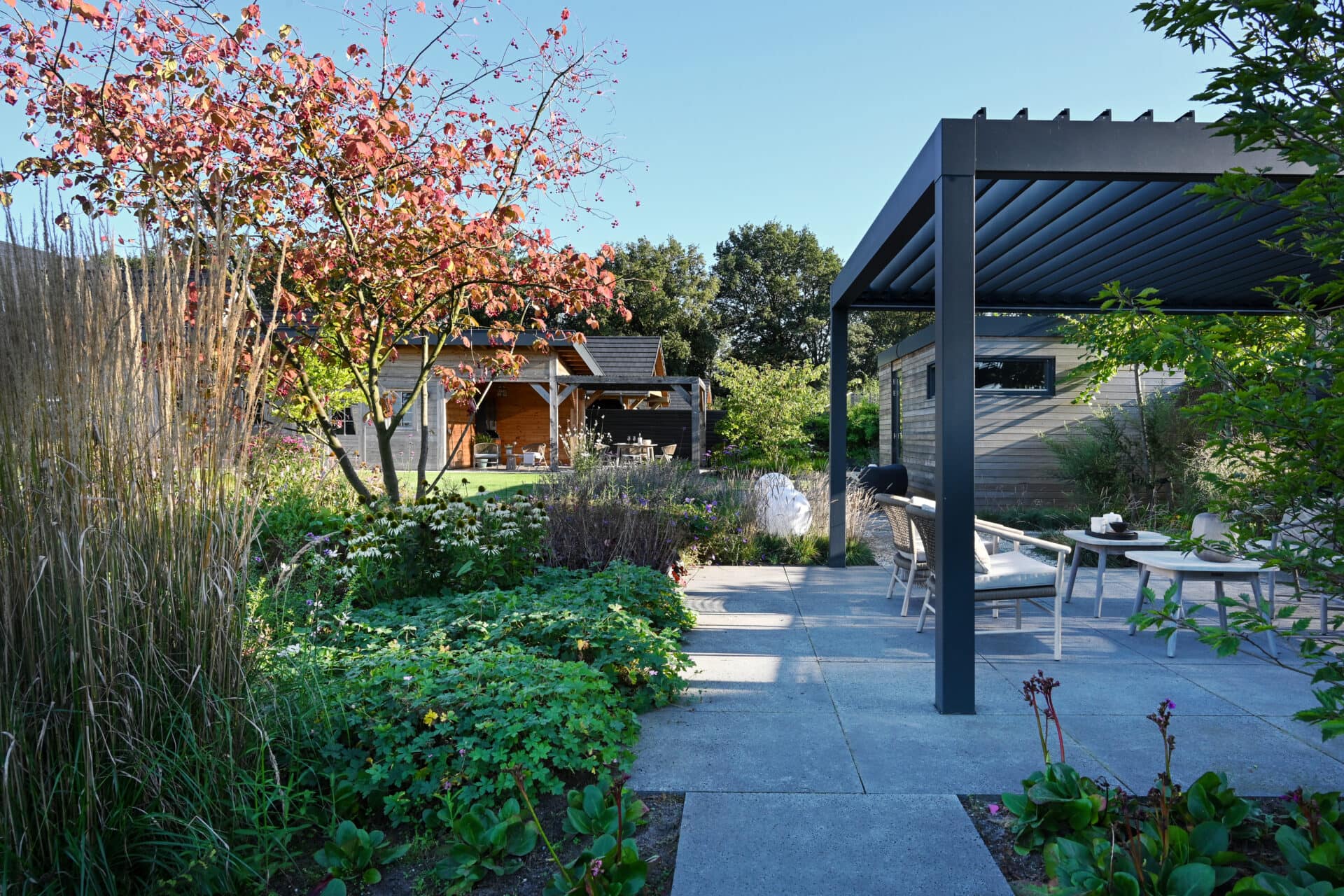 Vrijstaand lamellendak als terrasoverkapping