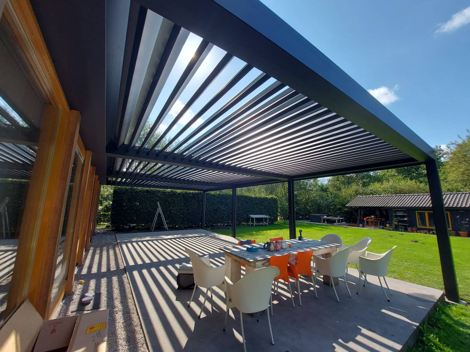 Aanbouw lamellendak in open stand