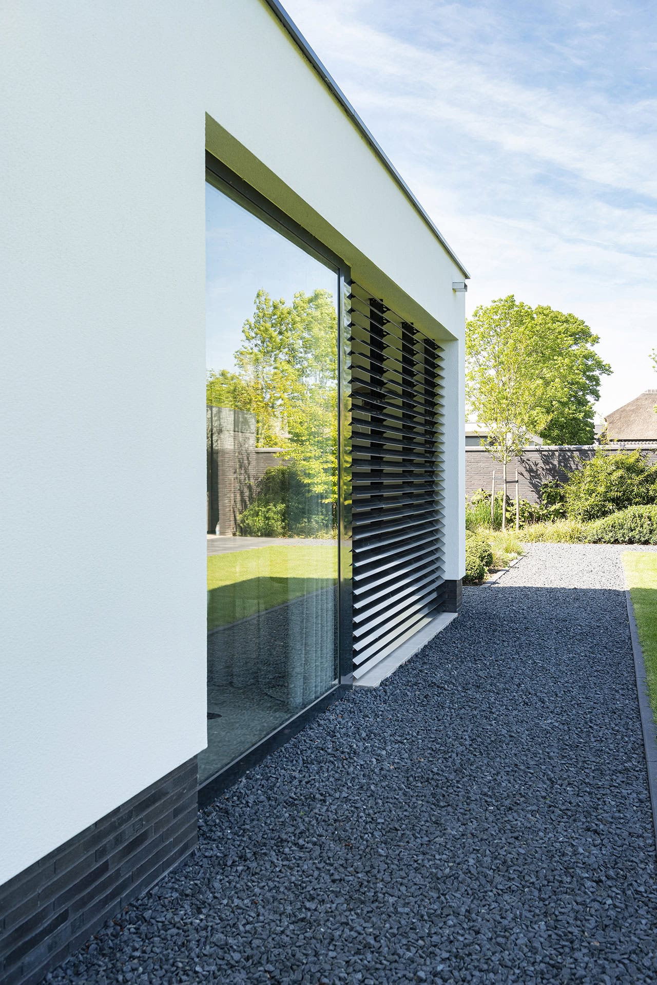 Lamellenwand half open stand aanbouw woning