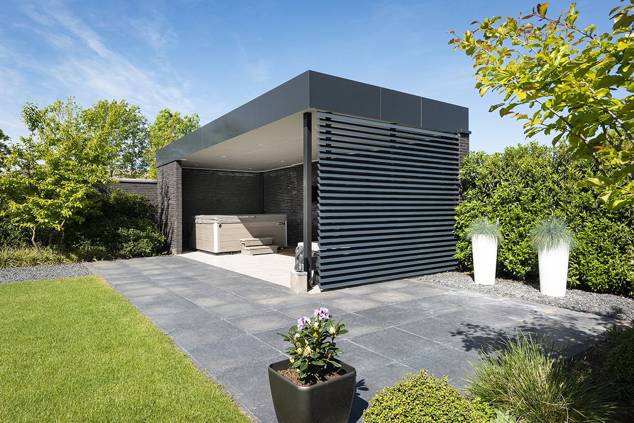 Lamellenwand bij losstaande overkapping