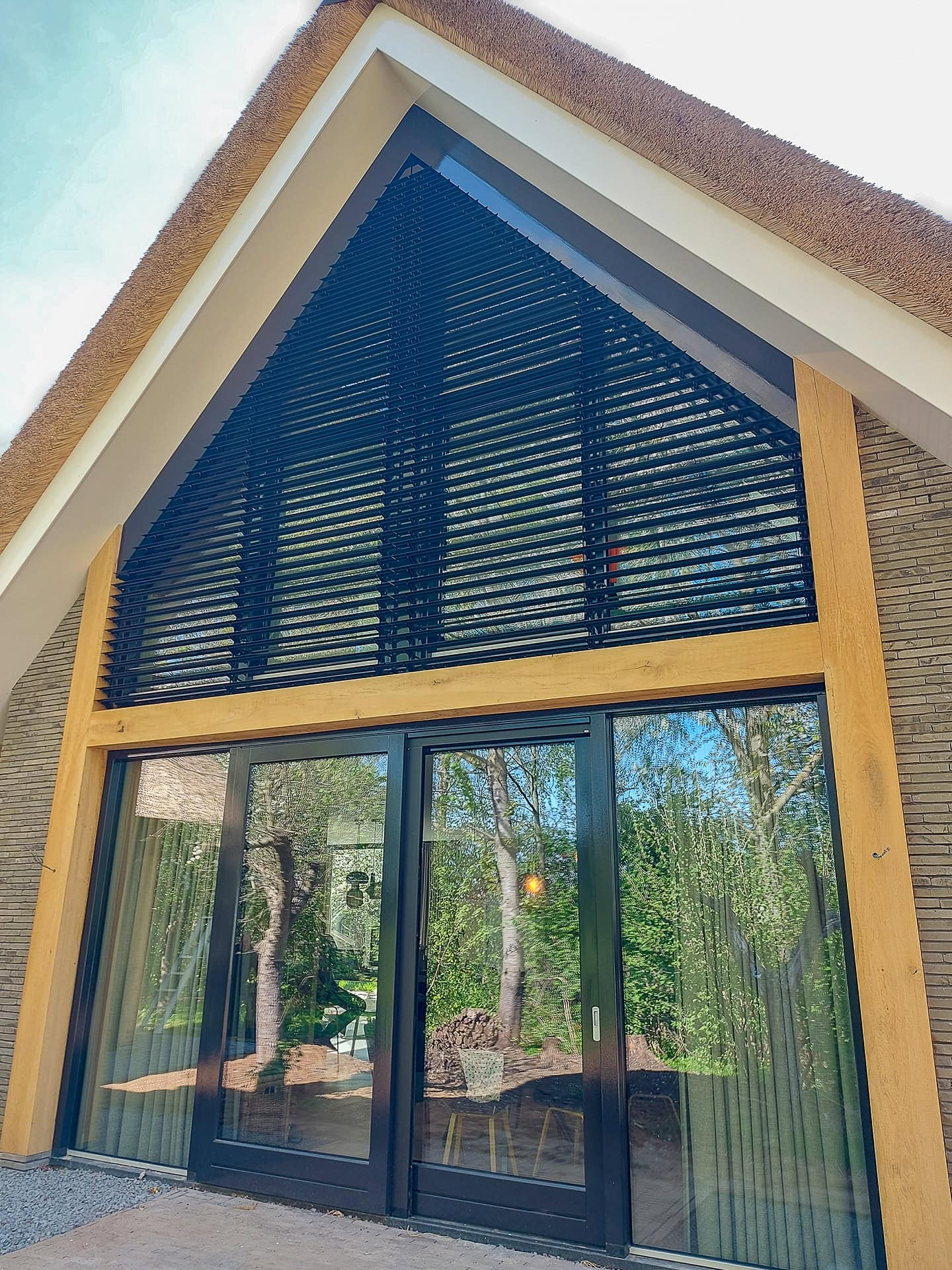 Kantelbare lamellen in puntgevel