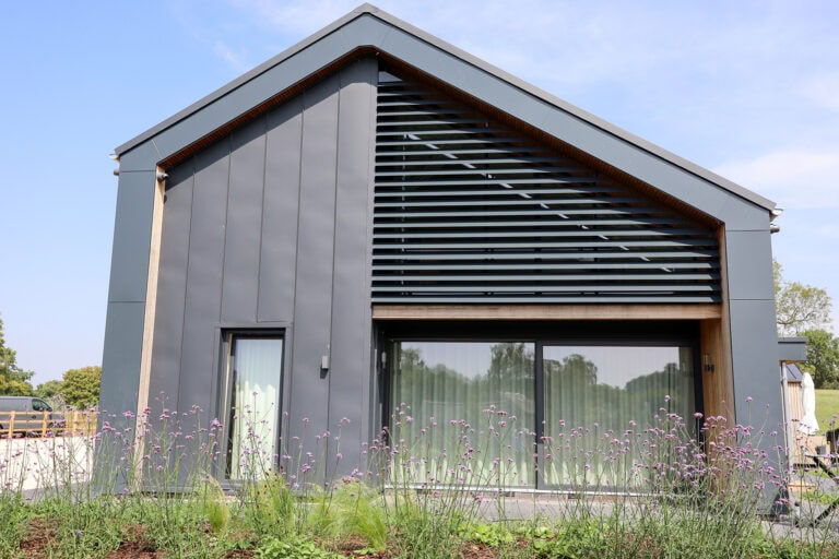 lamellen in driehoekig raam