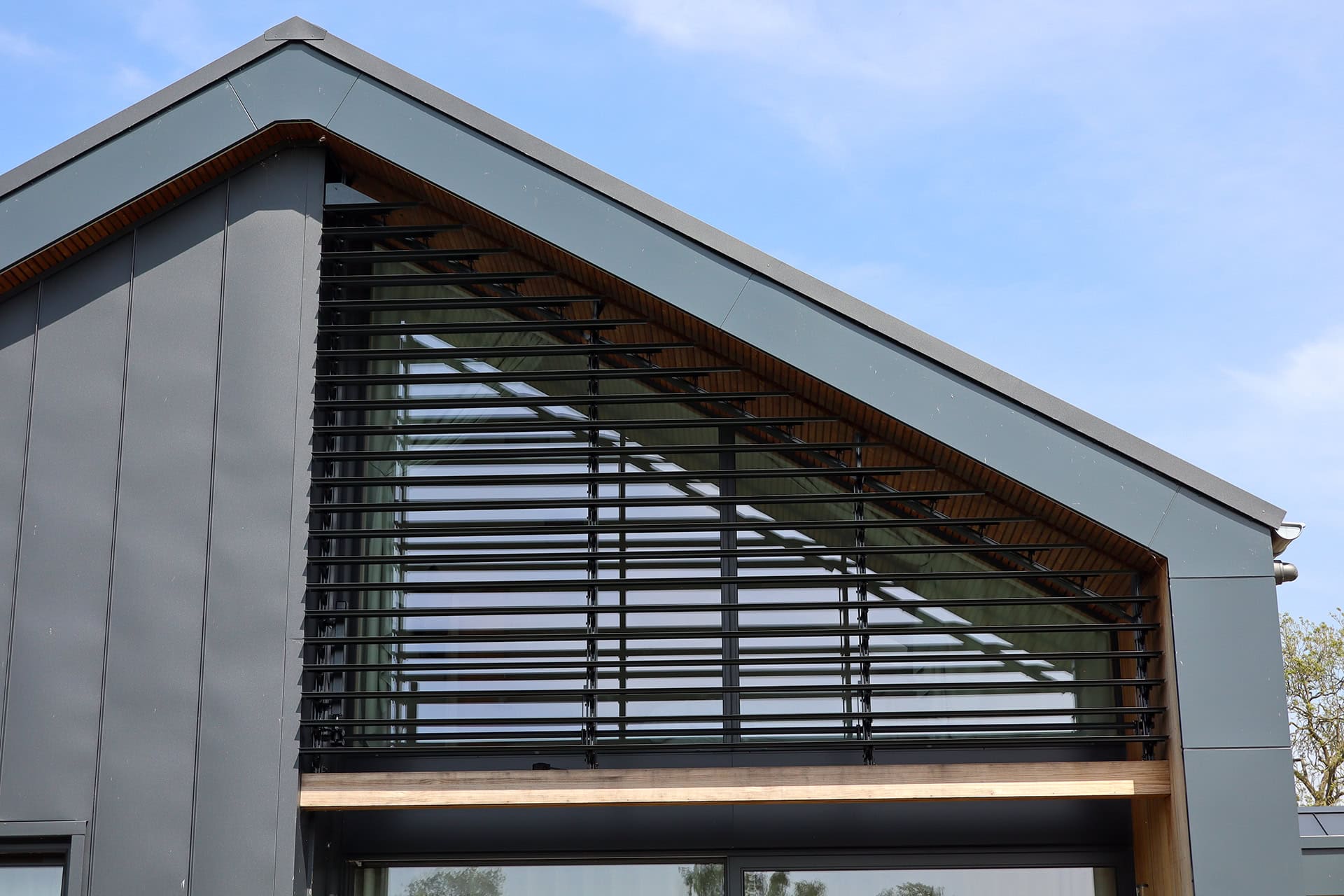 lamellen in driehoekig raam