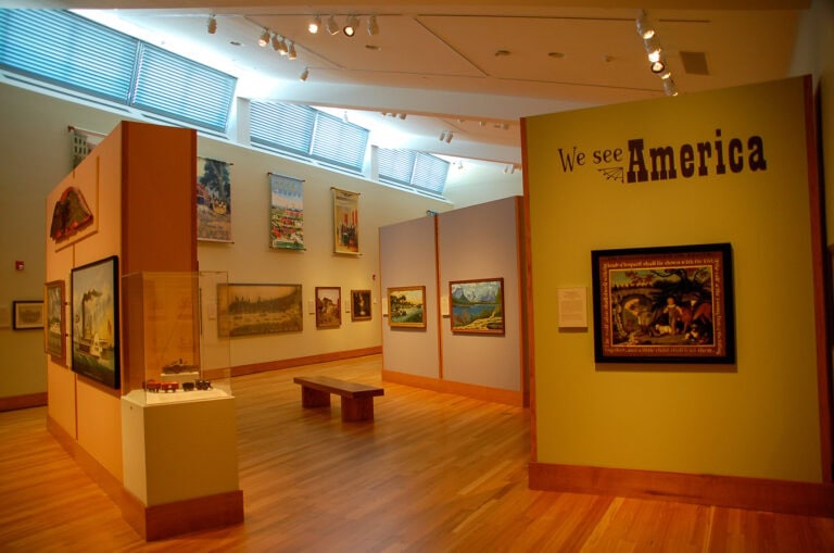Het Abby Aldrich Rockefeller Folk Art Museum in Williamsburg zet de louvers omhoog met een veer