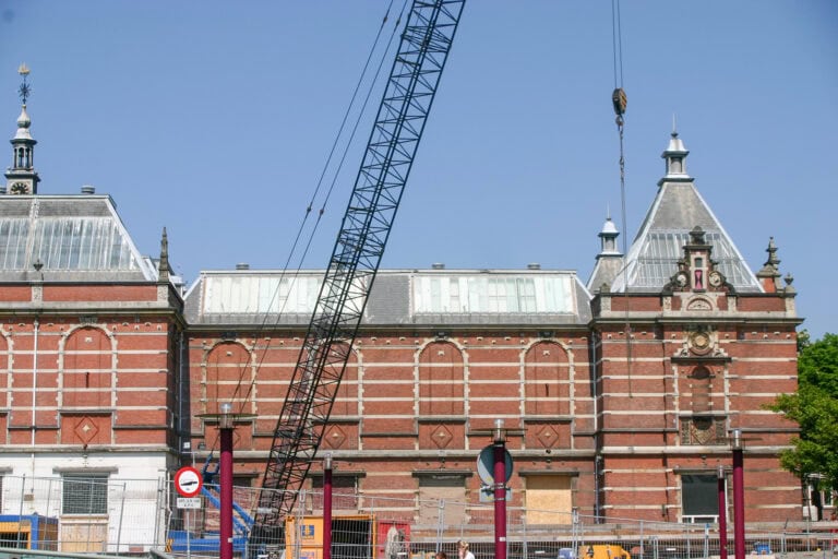 Dakramen Stedelijk Museum Amsterdam aan de binnenzijde voorzien van kantelbare lamellen