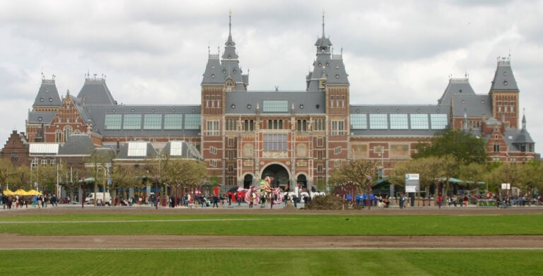 Dakramen Rijksmuseum Amsterdam aan de binnenzijde voorzien van kantelbare lamellen